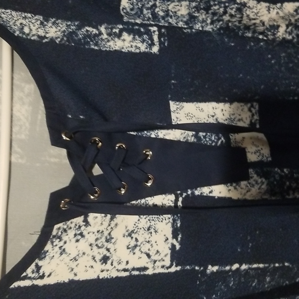 Ladies top - Picture 3 of 3